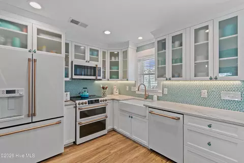 Kitchen - 142 Marlin Dr, Holden Beach, NC 28462 photo 4 of 6