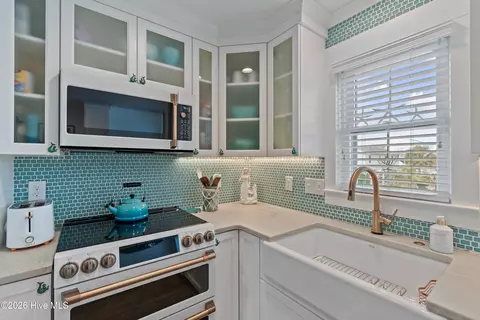 Kitchen - 142 Marlin Dr, Holden Beach, NC 28462 photo 5 of 6