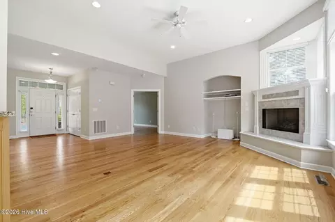 Living - 209 Longleaf Dr, West End, NC 27376 photo 3 of 4