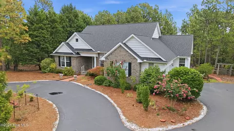 209 Longleaf Dr, West End, NC 27376