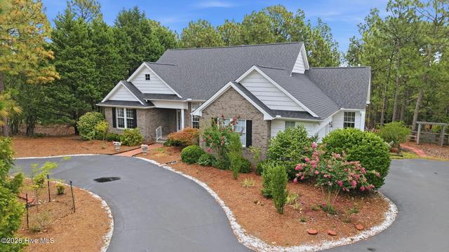 209 Longleaf Dr, West End, NC 27376