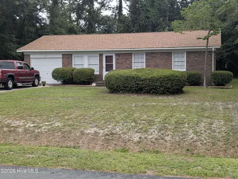 221 Seminole Trl, Wilmington, NC 28409