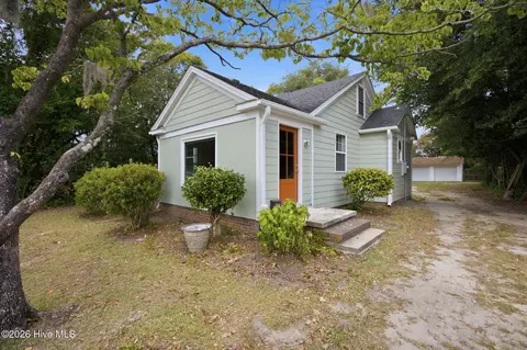 2113 Princess Place Dr, Wilmington, NC 28405