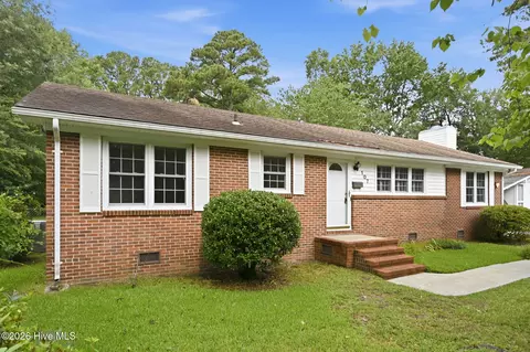 107 Arthur Ct, Jacksonville, NC 28546