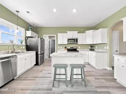Kitchen - 158 Uzzell Rd, Hubert, NC 28539 photo 3 of 6