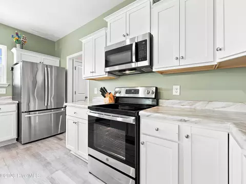 Kitchen - 158 Uzzell Rd, Hubert, NC 28539 photo 6 of 6