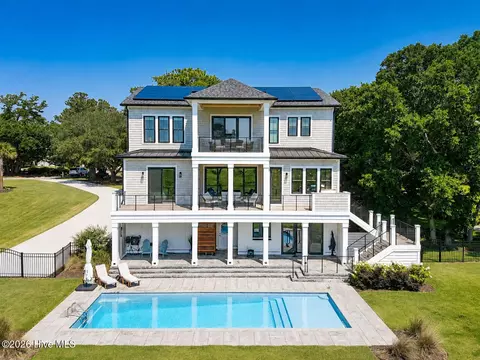 106 Seven Oaks Ct, Hampstead, NC 28443