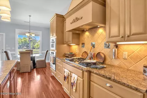 Kitchen - 609 Sawgrass Rd, Hampstead, NC 28443 photo 7 of 8