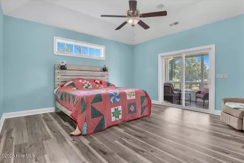Bedroom - 609 Sawgrass Rd, Hampstead, NC 28443 photo 2 of 5