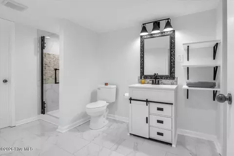 Bath - 609 Sawgrass Rd, Hampstead, NC 28443 photo 6 of 9