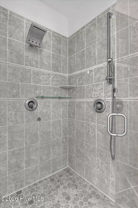 Bath - 609 Sawgrass Rd, Hampstead, NC 28443 photo 4 of 9