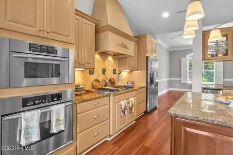 Kitchen - 609 Sawgrass Rd, Hampstead, NC 28443 photo 5 of 8