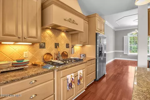 Kitchen - 609 Sawgrass Rd, Hampstead, NC 28443 photo 6 of 8