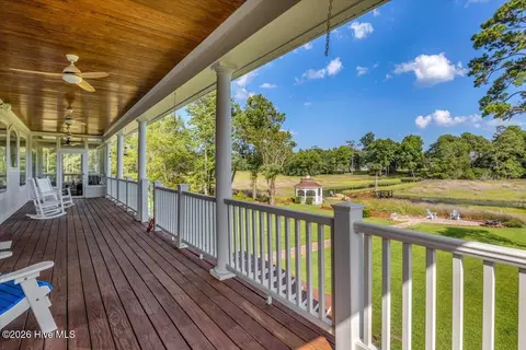 Exterior - 609 Sawgrass Rd, Hampstead, NC 28443 photo 12 of 26