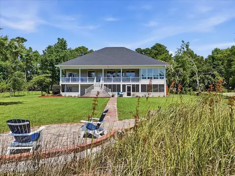 Exterior - 609 Sawgrass Rd, Hampstead, NC 28443 photo 2 of 26