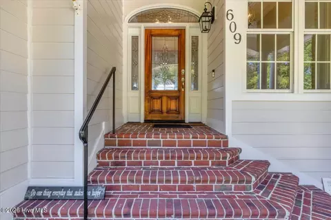 Exterior - 609 Sawgrass Rd, Hampstead, NC 28443 photo 4 of 26