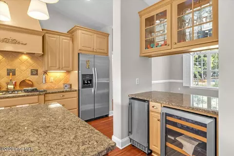 Kitchen - 609 Sawgrass Rd, Hampstead, NC 28443 photo 8 of 8