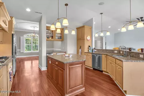 Kitchen - 609 Sawgrass Rd, Hampstead, NC 28443 photo 4 of 8
