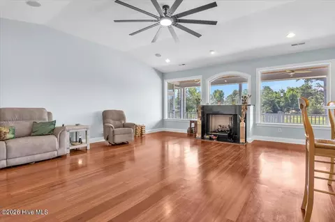 Living - 609 Sawgrass Rd, Hampstead, NC 28443 photo 1 of 5