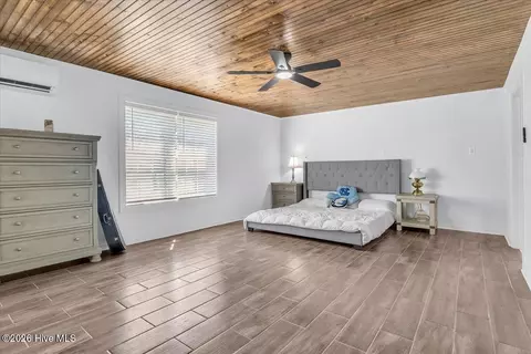 Bedroom - 609 Sawgrass Rd, Hampstead, NC 28443 photo 5 of 5