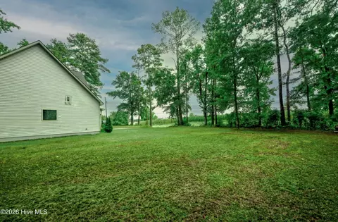 Exterior - 800 Gregory Fork Rd, Richlands, NC 28574 photo 4 of 4