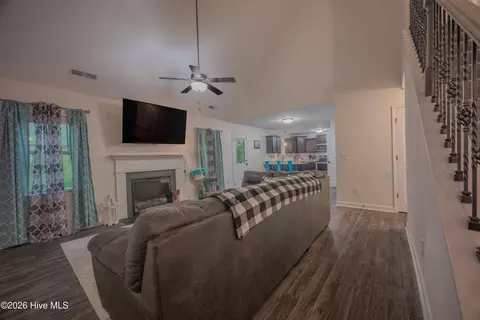 Entry Way - 800 Gregory Fork Rd, Richlands, NC 28574 photo 4 of 9