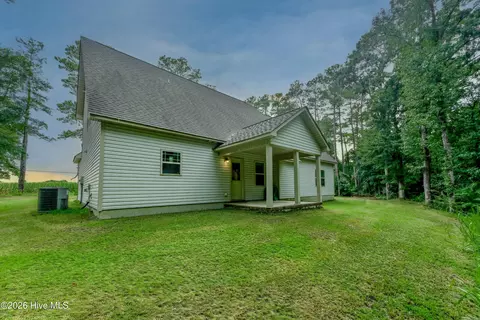 Exterior - 800 Gregory Fork Rd, Richlands, NC 28574 photo 3 of 4