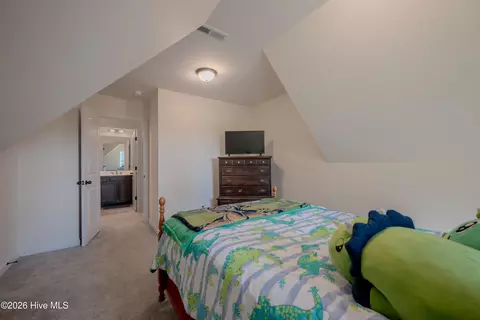 Bedroom - 800 Gregory Fork Rd, Richlands, NC 28574 photo 9 of 11