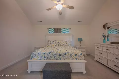 Bedroom - 800 Gregory Fork Rd, Richlands, NC 28574 photo 4 of 11