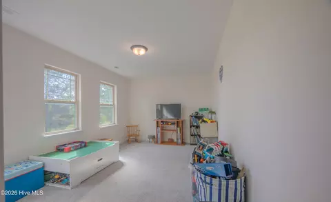 Bedroom - 800 Gregory Fork Rd, Richlands, NC 28574 photo 7 of 11