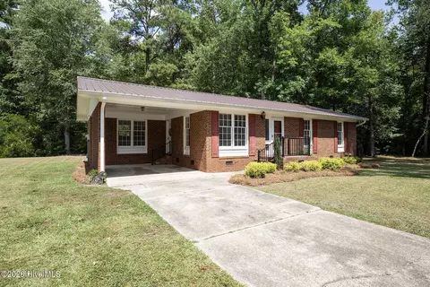 182 Crabapple Ln, Lake Waccamaw, NC 28450