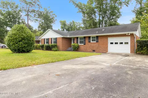 614 Wedgewood Rd, Whiteville, NC 28472