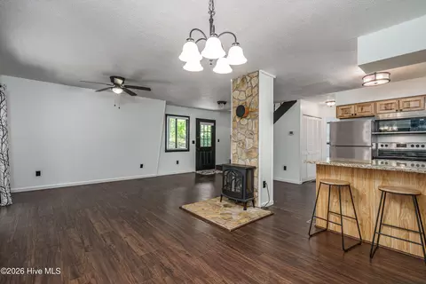 Living - 115 Driver Ave, Murphy, NC 28906 photo 4 of 6