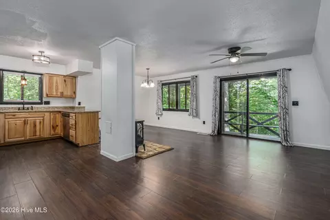 Living - 115 Driver Ave, Murphy, NC 28906 photo 2 of 6