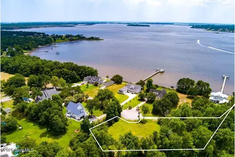 150 Azalea Ct, Swansboro, NC 28584