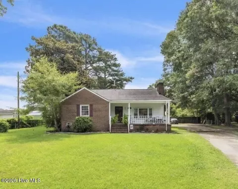 1502 N Hills Ct, New Bern, NC 28562