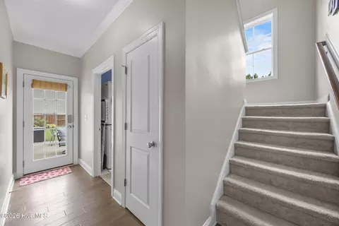 Entry Way - 178 Kinkaid Ct, Hampstead, NC 28443 photo 2 of 4