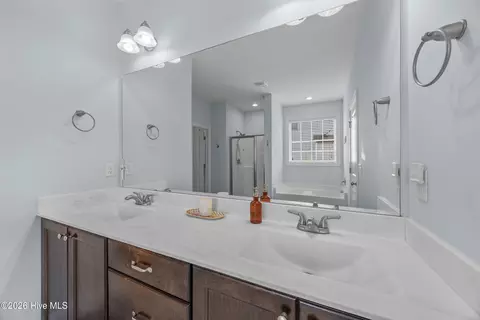 Bath - 178 Kinkaid Ct, Hampstead, NC 28443 photo 3 of 4