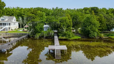 704 Canal Cove Rd, Lake Waccamaw, NC 28450