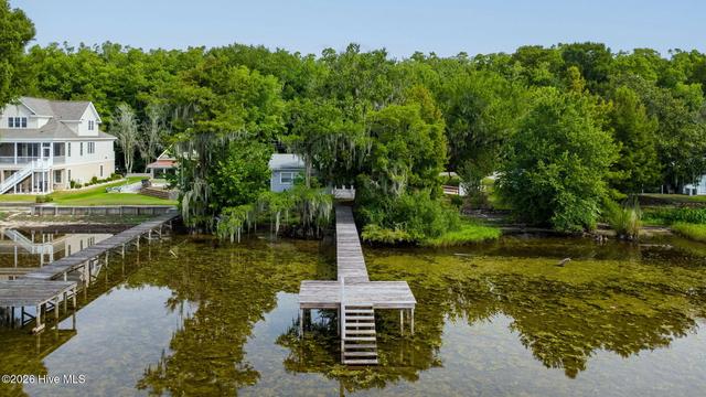 704 Canal Cove Rd, Lake Waccamaw, NC 28450