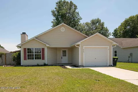 828 S Dogwood Ln, Swansboro, NC 28584