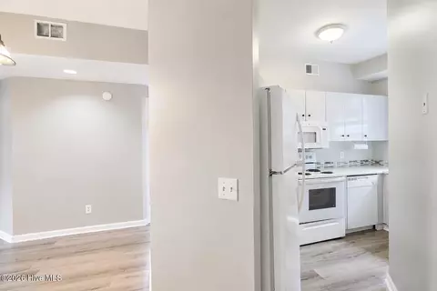 4230 Wilshire Blvd #306D, Wilmington, NC 28403