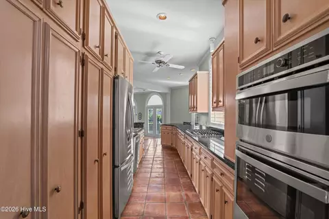 Kitchen - 1401 Waters Edge Dr, Augusta, GA 30901 photo 6 of 6