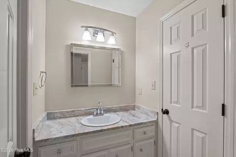 Bath - 1401 Waters Edge Dr, Augusta, GA 30901 photo 2 of 7