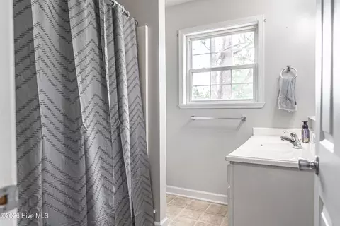 Bath - 1431 Hylan Ave, Hamlet, NC 28345 photo 4 of 6