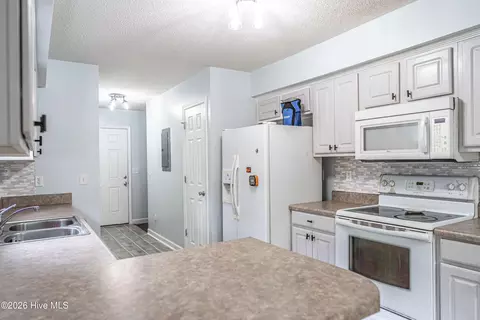 Entry Way - 1431 Hylan Ave, Hamlet, NC 28345 photo 3 of 7