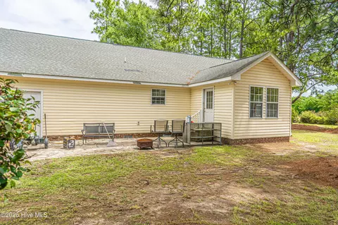 Exterior - 1431 Hylan Ave, Hamlet, NC 28345 photo 7 of 9