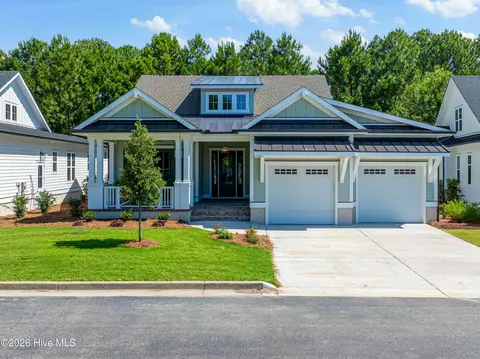 3852 Reserve Club Dr, Southport, NC 28461