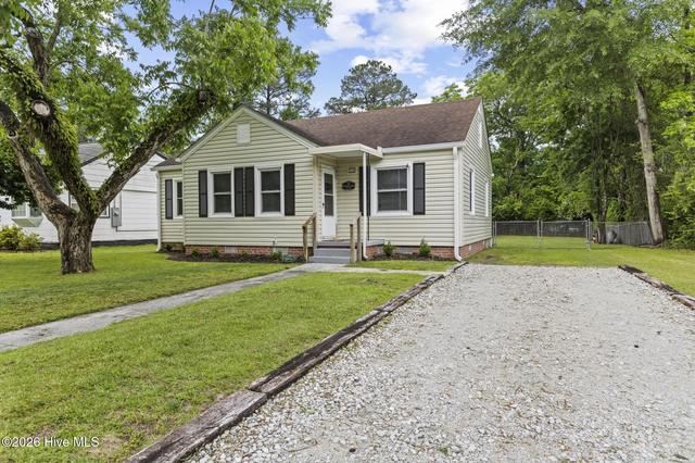 21 E Bayshore Blvd, Jacksonville, NC 28540