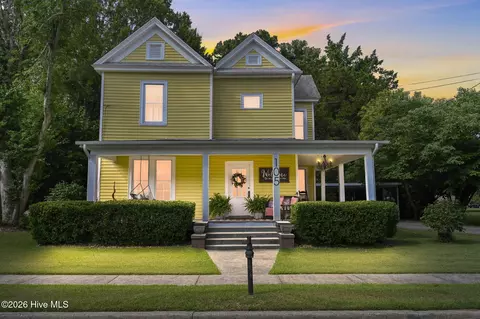 105 E Hargett St, Richlands, NC 28574
